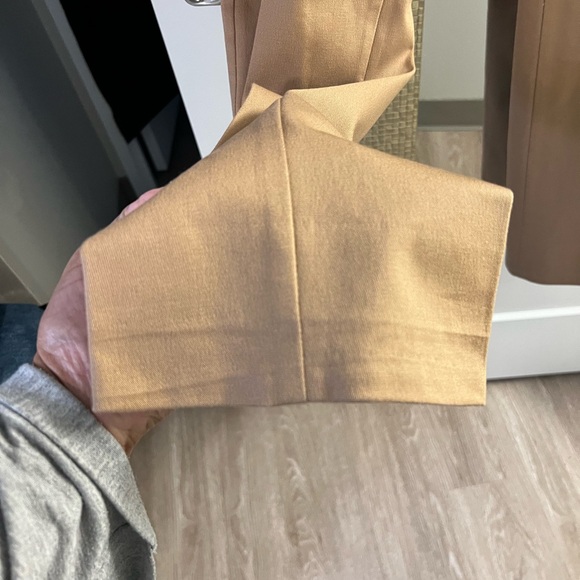 TALL GIRL TAN/ CARMEL TROUSERS IN A SIZE 7… 14” WAIST… 35” INSEAM… 11” RISE. - Picture 9 of 12